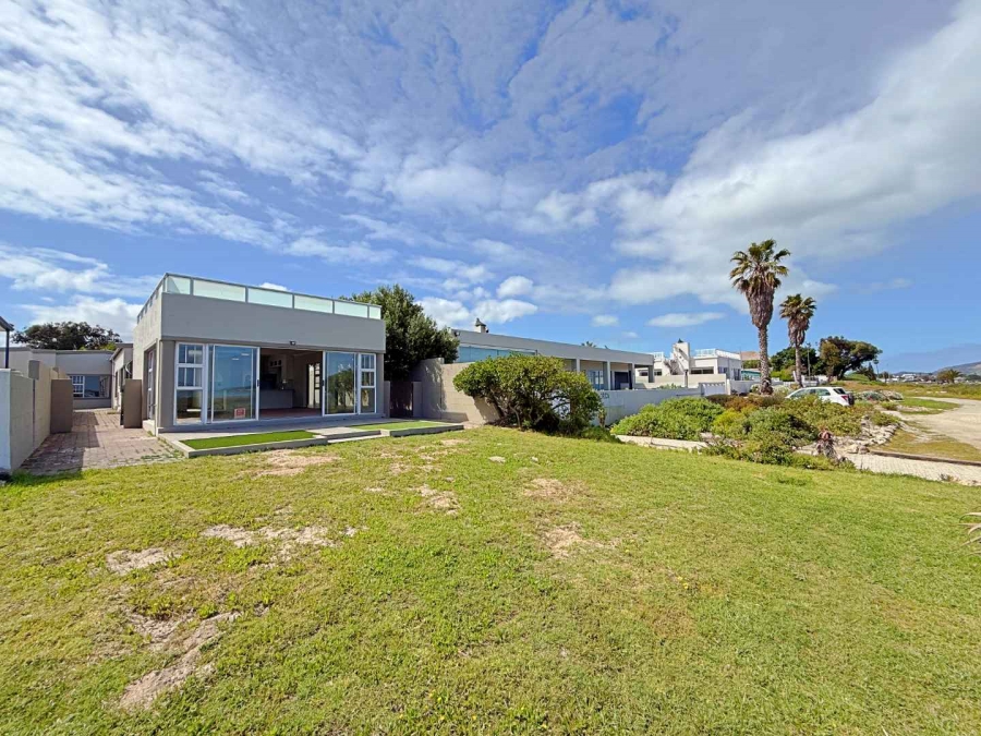 4 Bedroom Property for Sale in Middedorp Western Cape